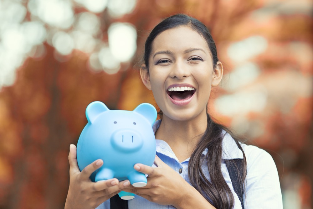 The Pros and Cons of Savings Accounts for Students