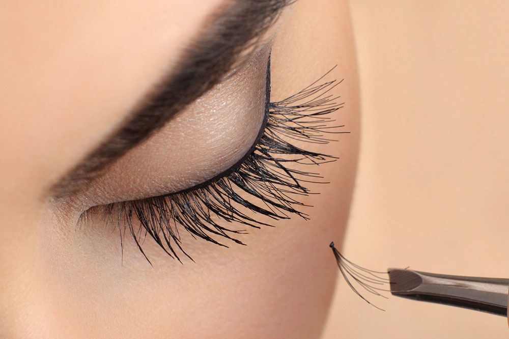 Tips From Beauty Professionals for Blonde Lashes